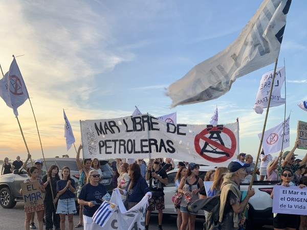 CorreodePunta's tweet photo. Asamblea Mar Libre de petroleras entregará al Ministerio de Ambiente más de 35.000 firmas recolectadas en todo el país

https://t.co/Elh2vnYt6d
| Diario Correo de Punta del Este https://t.co/k2ZMmnv2i0