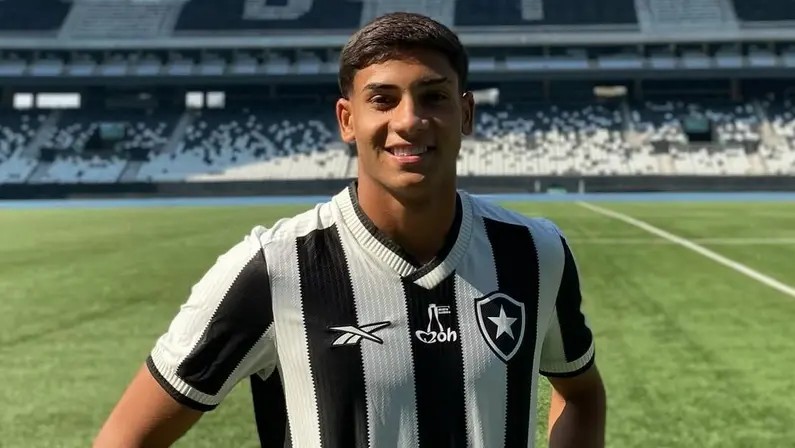 juniorscunha's tweet photo. 🚨🦁 Botafogo deve concluir a compra de Kadu ainda neste mês. 

A princípio, mantido o valor de 950 mil dólares (cerca de R$ 4,7 milhões)

Kadu está emprestado ao Botafogo pelo Remo. Neste ano, disputou 11 jogos, entre Carioca, Copinha e Sul-americana.

📸 Botafogo https://t.co/SGvfvExsM7