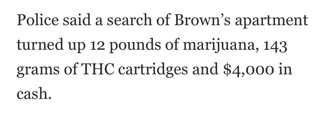babadookspinoza's tweet photo. Joshua Brown was killed 10 days after he testified against the white cop who murdered her Black neighbor, Botham Jean. The pigs said he died in a botched drug deal, spinning a story that 3 men drove 300 miles to buy drugs from him, killed him and left the drugs and the money! 🤔 https://t.co/WRqrBRKiLj