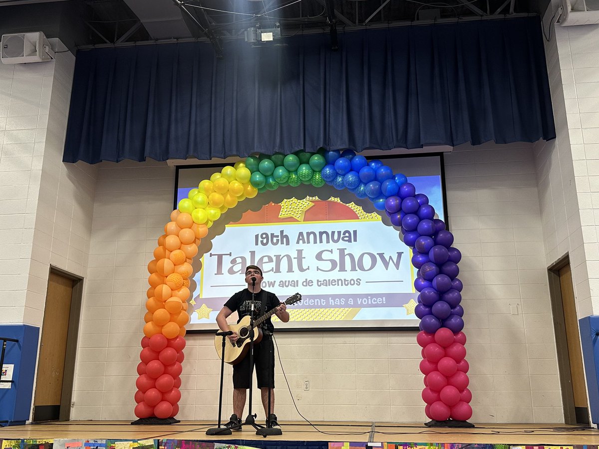 pnwboces's tweet photo. Singing, dancing, and drawing are just a few of the feats shown off at the Walden School’s annual Talent Show. Students performed alone, in pairs and in class groups in acts that included Broadway hits, classic rock and cartoon heroes. There were standing ovations all around! #pnwboces #wecandothat