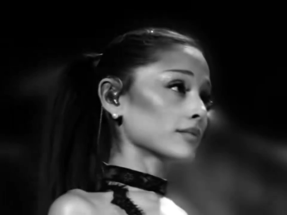 arianastills's tweet photo. where's the "she looks so different now" crowd?? https://t.co/xwEmjz89IS