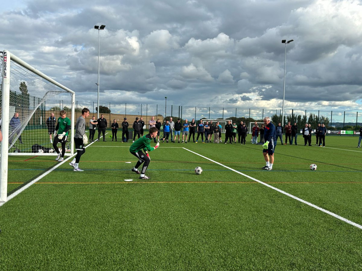 _CoachTheCoach's tweet photo. 🧤 Learning in action.

Coaches are seeing first-hand how to design and deliver practices that support goalkeeper development, with plenty of ideas to take back to their own sessions.

A brilliant evening of connected learning. ⚽

#Goalkeeping #CoachEducation #ConnectedLearning https://t.co/MGpB3XqN74