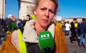 RJJAM6's tweet photo. @DutinEric15494 @russeurope Premier contact avec sa(lo)p(e)ir: quand celui-ci s'amusait au début des #giletsjaunes à twitter des instructions sur comment incendier les VAB de Gendarmerie... 🙄
#sapir https://t.co/rn0nxJ2ZG2