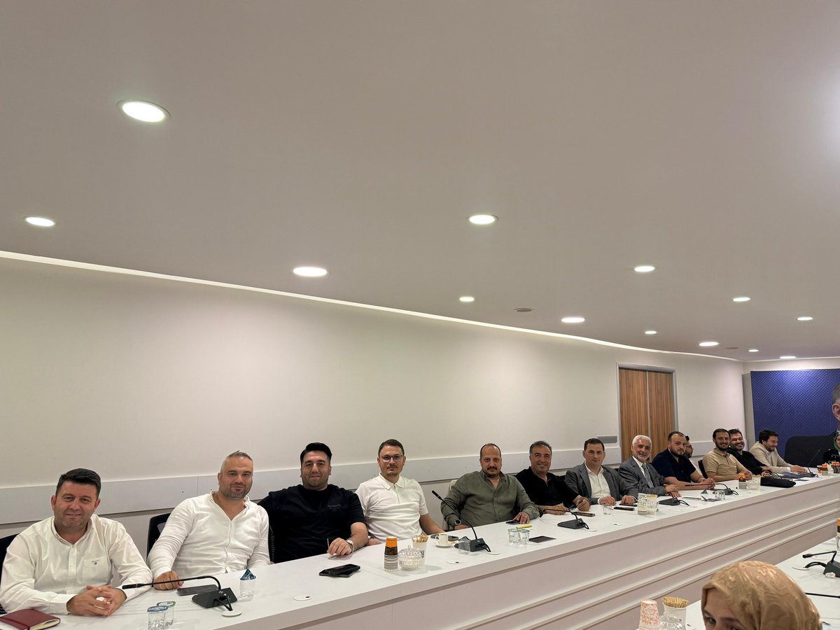 ak_uskudar's tweet photo. AK Parti Üsküdar olarak haftalık olağan Yürütme Kurulu ve Yönetim Kurulu toplantılarımızı, İl Yönetim Kurulu üyemiz Sn. Esra Sarıçiçek Çakar’ın katılımıyla; İlçe Başkanımız Sn. Taha Sarıcaoğlu’nun başkanlığında gerçekleştirdik.
Alınan kararların Üsküdarımıza hayırlı olmasını diliyoruz.

#BizimÜsküdar
