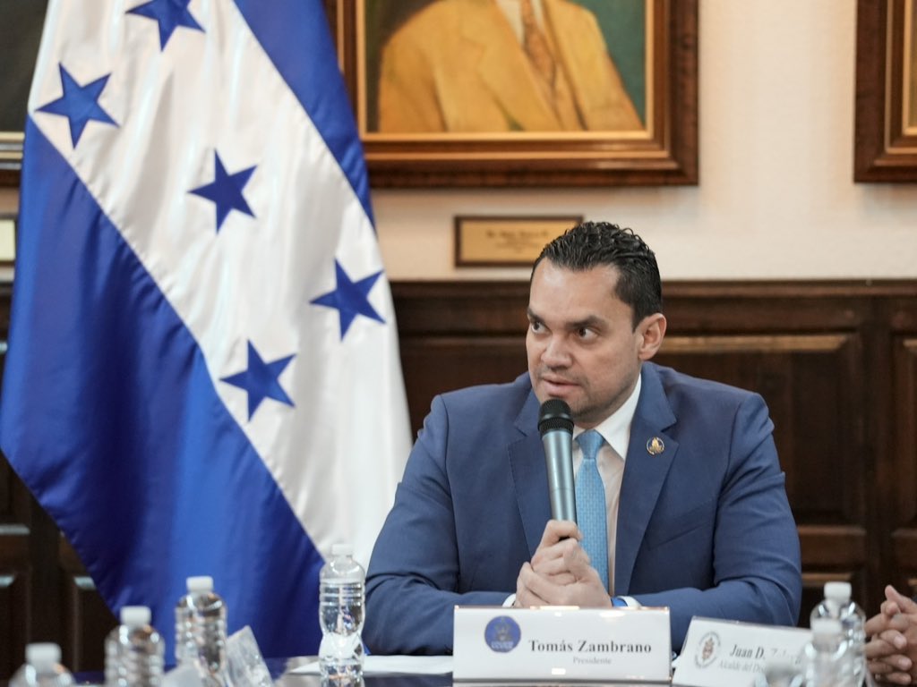 TommyZambranoM's tweet photo. 🌎🤝🏻 Hoy sostuvimos una importante reunión con representantes de Medio Ambiente y Protección Civil de Centroamérica, fortaleciendo la cooperación regional para impulsar acciones conjuntas en prevención, protección ambiental y atención ante emergencias.

Seguimos trabajando por una Centroamérica más unida, solidaria y preparada.