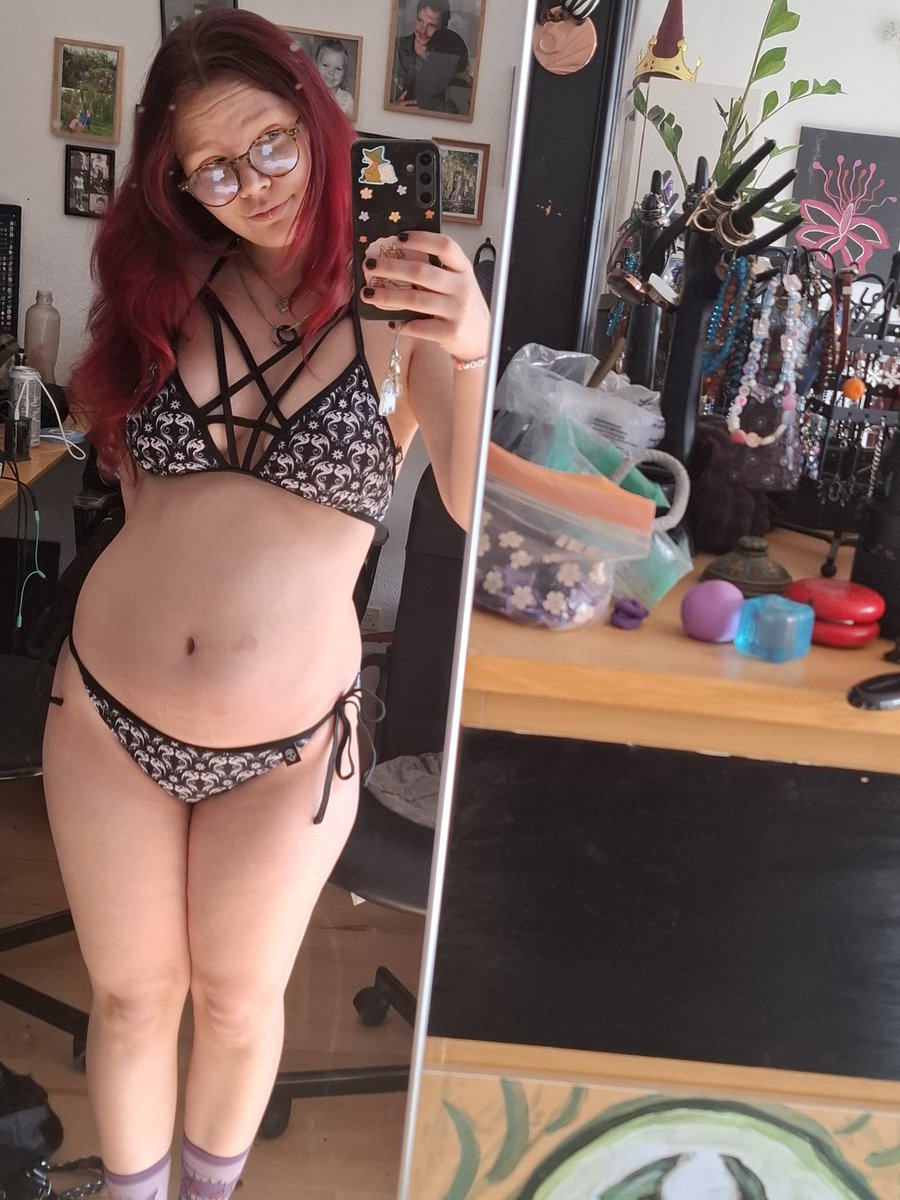 That1GuyJester's tweet photo. I also just realized I completely forgot to post this, but i got my bikini in the mail! https://t.co/TLiE0Xypci