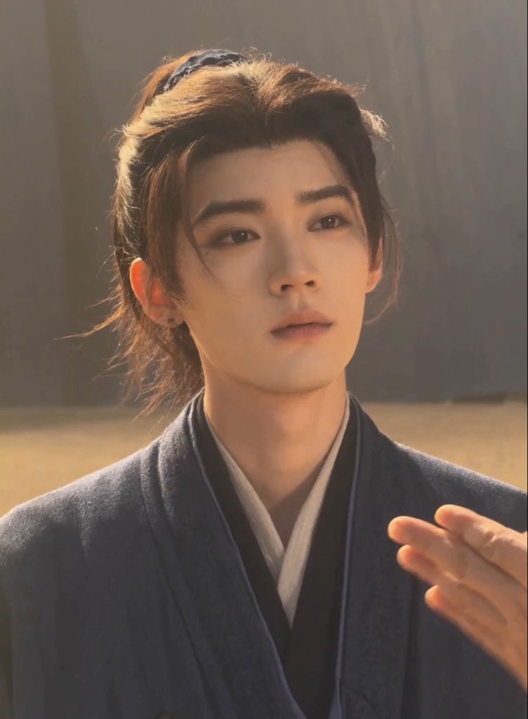 zyirancore's tweet photo. A man so beautiful you could cry https://t.co/40Lbkulwtn