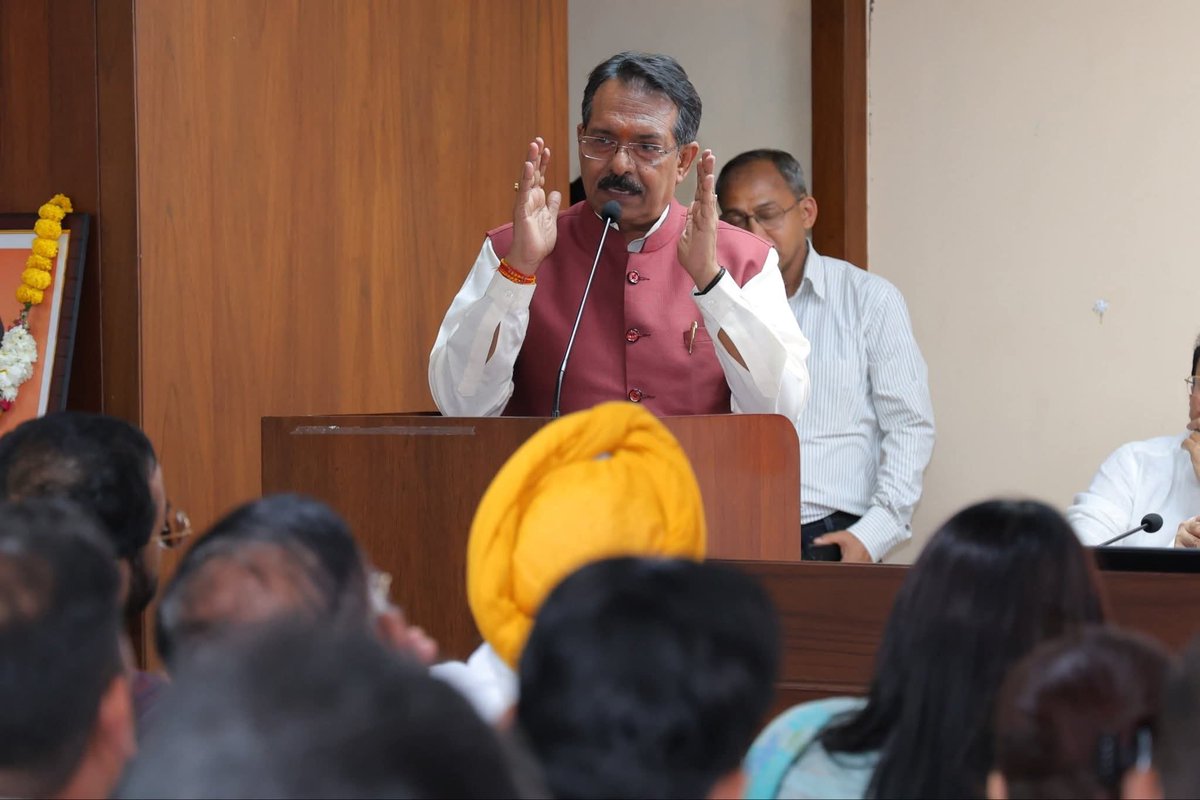 gunjanbjp's tweet photo. आदरणीय राष्ट्रीय महामंत्री (संगठन) श्री @blsanthosh  जीके मार्गदर्शन एवं दिल्ली प्रदेश भाजपा अध्यक्ष श्री @hdmalhotra   जी के दिल्ली प्रदेश कार्यालय में आयोजित संगठनात्मक बैठक में सहभागिता की। 🙏 https://t.co/vfA7BQkwBt