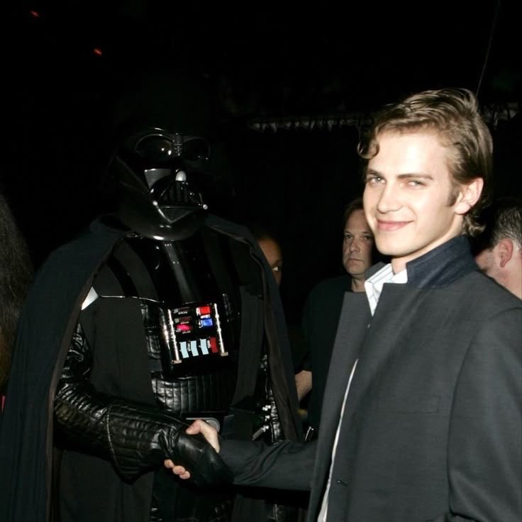 monrues's tweet photo. my favourite genre of hayden: him with vader https://t.co/l6Zq0LcfIc