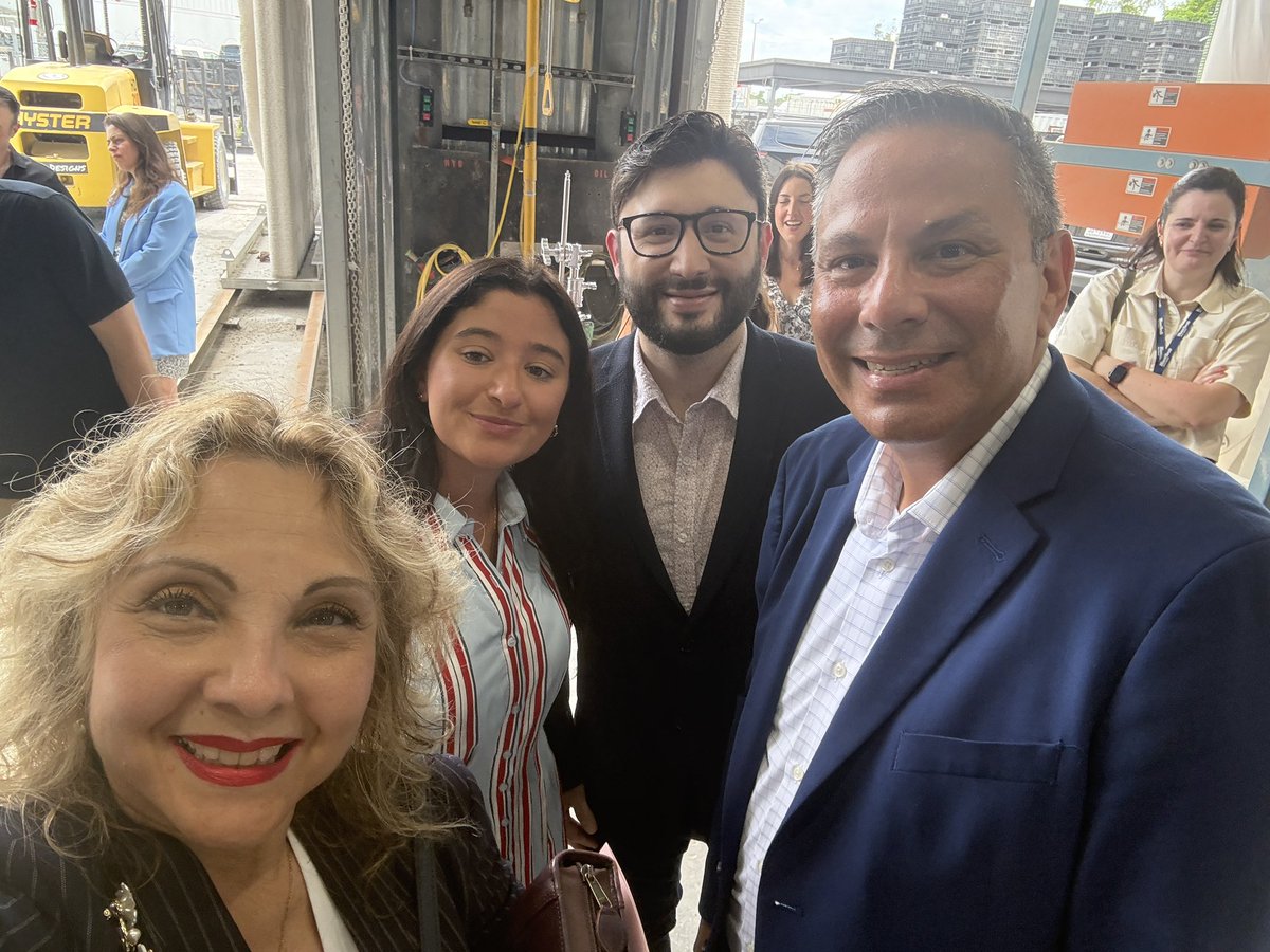 FSHCC's tweet photo. Our President &amp; CEO, @JulioFSHCC, joined @ByronDonalds in Miami for the #FloridaMeansBusiness event.

Florida's future is being built right now, and Main Street businesses are at the center of it. 🇺🇸 https://t.co/AcpUGdGC98