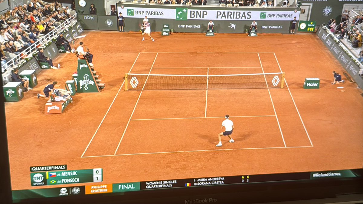 quesialanger's tweet photo. Vamos João!!!! #rolandgarros https://t.co/fccTyiCjMa
