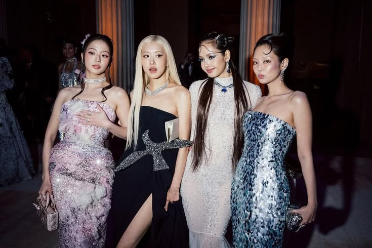 BPxSpotify's tweet photo. .@BLACKPINK has now surpassed 17.3 billion streams on Spotify across all credits.

They extend their record as the most-streamed female group in Spotify history. https://t.co/4AQ52k4fNz