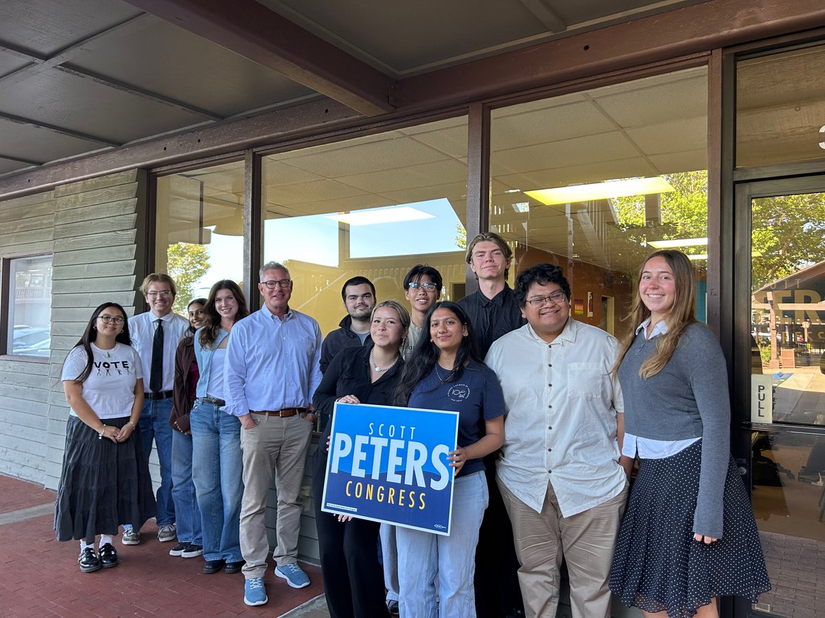 ScottPetersCA50's tweet photo. Every cycle, dedicated high school and college students join our campaign to learn about San Diego, voter outreach, and engage in invaluable learning opportunities. I’m thankful to have the chance to share some words with them on the eve of the primary election. https://t.co/YHjqT3NPkm