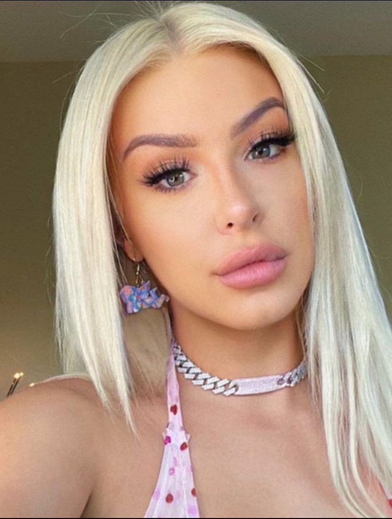 sandybhad's tweet photo. Name: Tana Mongeau 

DOB: June 24, 1998

 28 Years Old

🇺🇸 Internet Personality | Podcaster | OnlyFans Creator

One of the internet's most talked-about creators. 

Fan or not a fan? https://t.co/IHS7VA2AHA