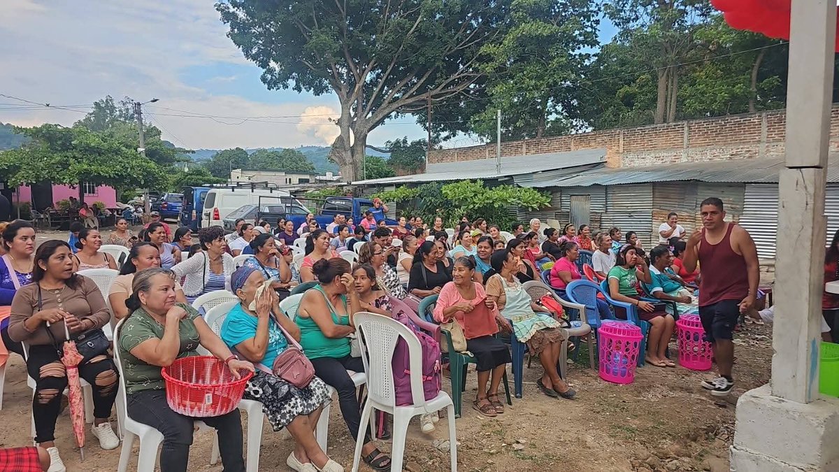 GANAOFICIAL's tweet photo. 🔶#TatoLara, líder de nuestro Partido #GANA en  #SantaAnaEste, llevó premios, risas, refrigerios y muchas sorpresas más a todas las madres de los diferentes distritos que conforman el municipio de Santa Ana Este. 🧡✨ https://t.co/qqcEhMhpQ1