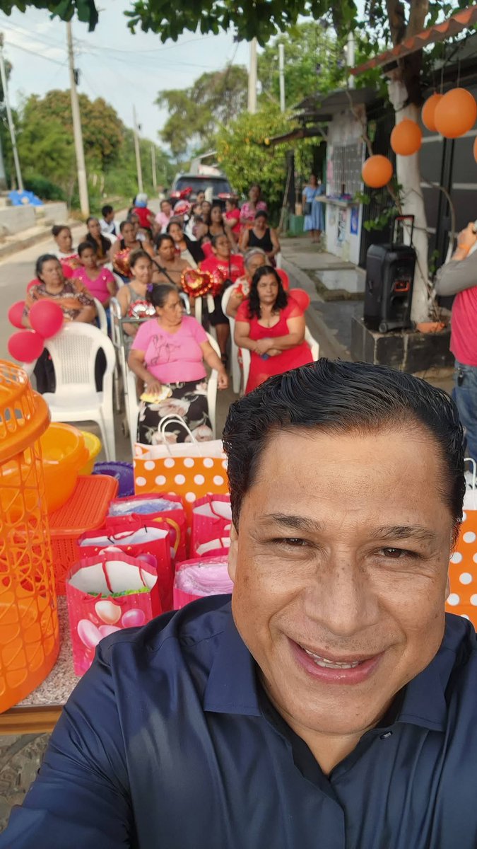 GANAOFICIAL's tweet photo. 🔶#TatoLara, líder de nuestro Partido #GANA en  #SantaAnaEste, llevó premios, risas, refrigerios y muchas sorpresas más a todas las madres de los diferentes distritos que conforman el municipio de Santa Ana Este. 🧡✨ https://t.co/qqcEhMhpQ1