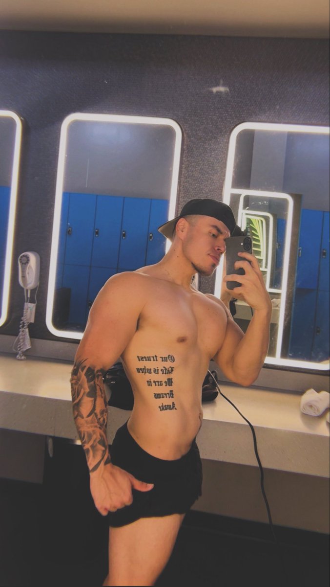 ivanlb__'s tweet photo. Still hotter than them hoes that you chill with .. ahhh 👅 https://t.co/GH3m01Jg4H