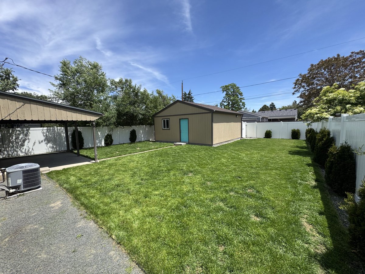 YAERDME's tweet photo. Really going to miss this yard when this thing sells https://t.co/B6WYkaxL61