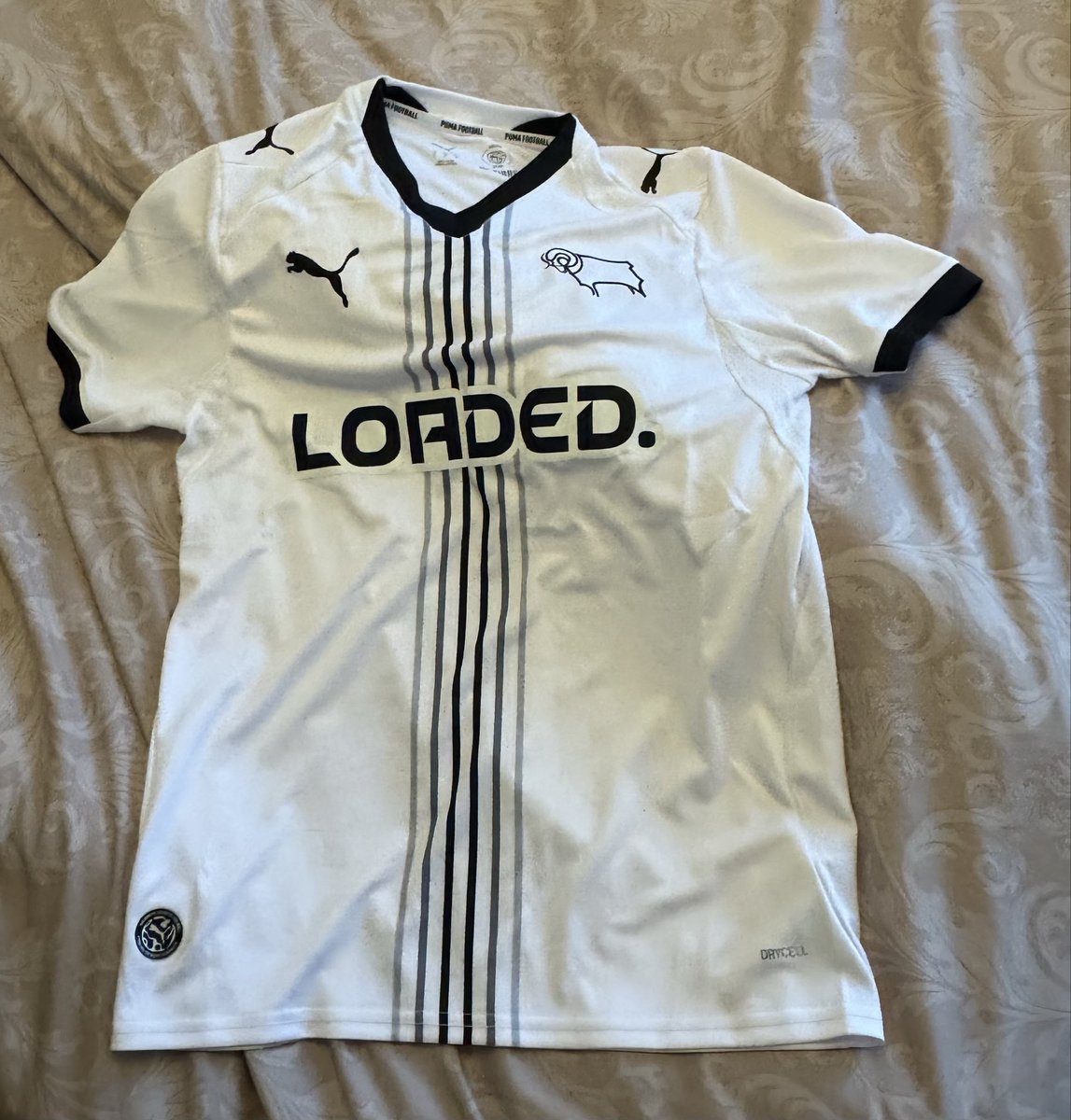 AmbroseBarnaby's tweet photo. New shirt! 🐏 🐏 https://t.co/G9bQHewiRs