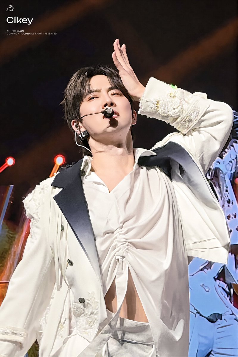 cikeylovecotton's tweet photo. 260523 EXhOrizon in Macau day2

한밤중에 이런 사진을 보고 잠을 못 잤어요……

#수호 #SUHO #준면 #김준면 #金俊勉 #スホ #EXO
#EXhOrizon_in_Macau 
@weareoneEXO https://t.co/wcxOXt60J0