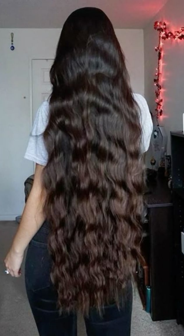 YinethAndree1's tweet photo. ¿Te parece actrativo el cabello así de largo? https://t.co/B3RBUnhoMt