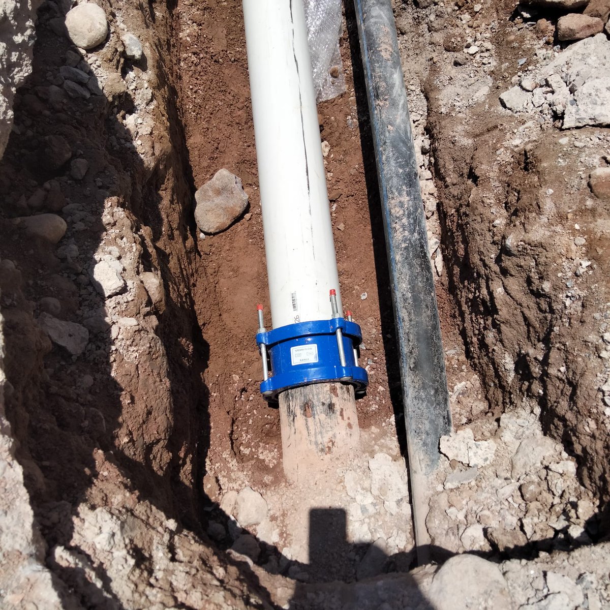 Interapas's tweet photo. 💧🚧Las cuadrillas de #Interapas realizaron la reparación de una fuga en la red de agua potable ubicada en 📍Av. Villa Magna Sur, entre Atlas y Av. Cronos, fracc. Villa Magna.

🔧Con estos trabajos se evita el desperdicio y se favorece el suministro de agua para las familias. https://t.co/NBqknQVsts