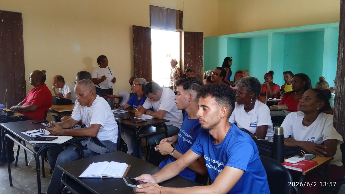 UOCuba's tweet photo. 🎙️Hasta el II Frente Frank País García, territorio 100% obra de la Revolución, y Songo La Maya, llegó una comitiva de nuestra institución, encabezada por la Rectora, e integrada por el Vicepresidente de la FEUOriente y los 13 decanos de las facultades. https://t.co/Z0Vuv3DOex