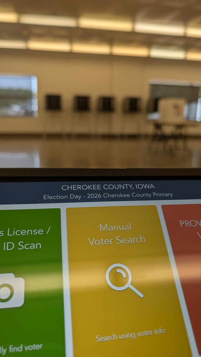 CindosaurusRex's tweet photo. Election Day!🇺🇸 https://t.co/sJfHSQzWEh