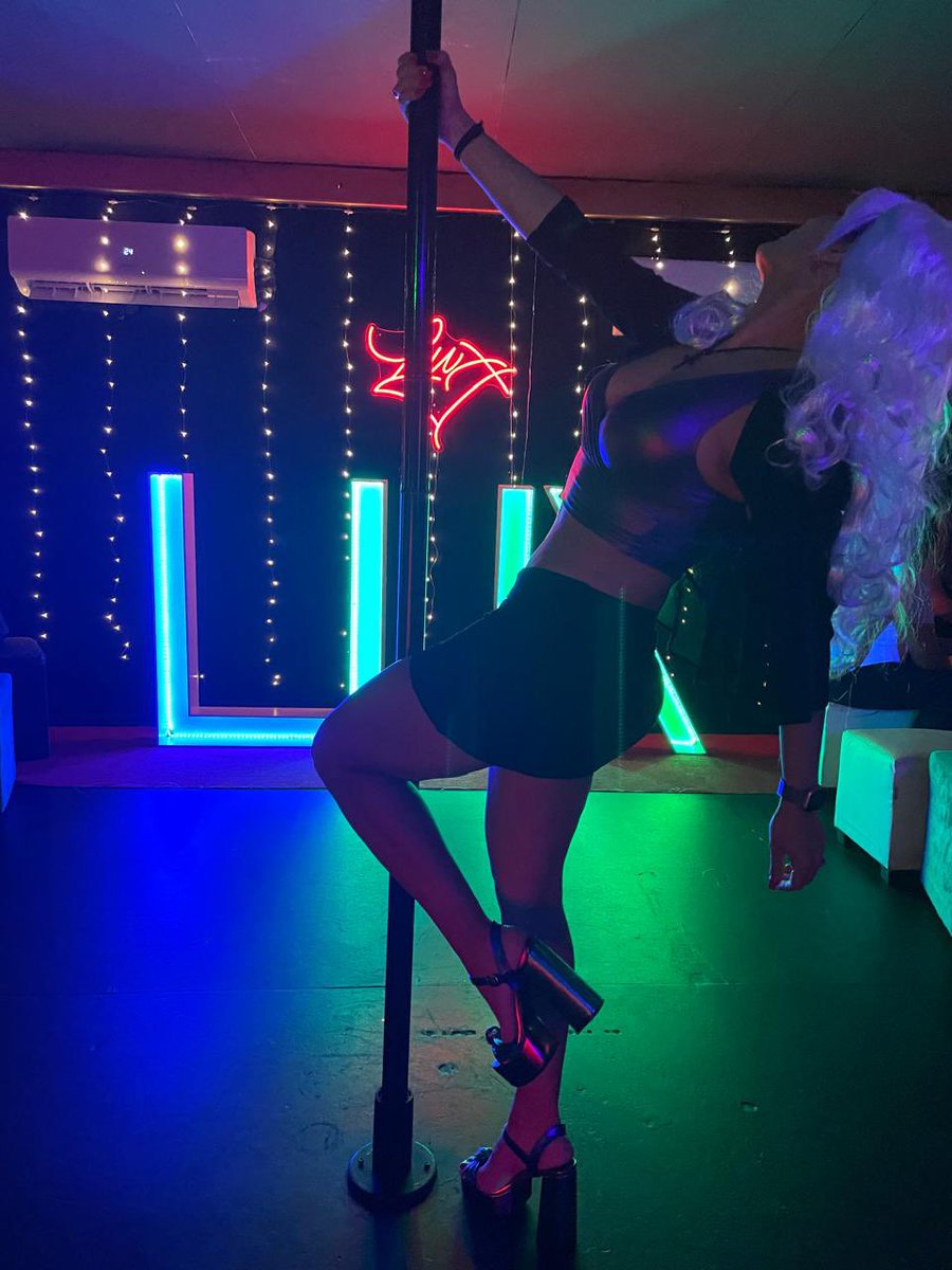jeyla4u's tweet photo. 🤭 como me veo de rubia teibolera ?

te gustaría verme bailando en el tubo?

@LUX_MTY 🔥 https://t.co/tHebziRL5F