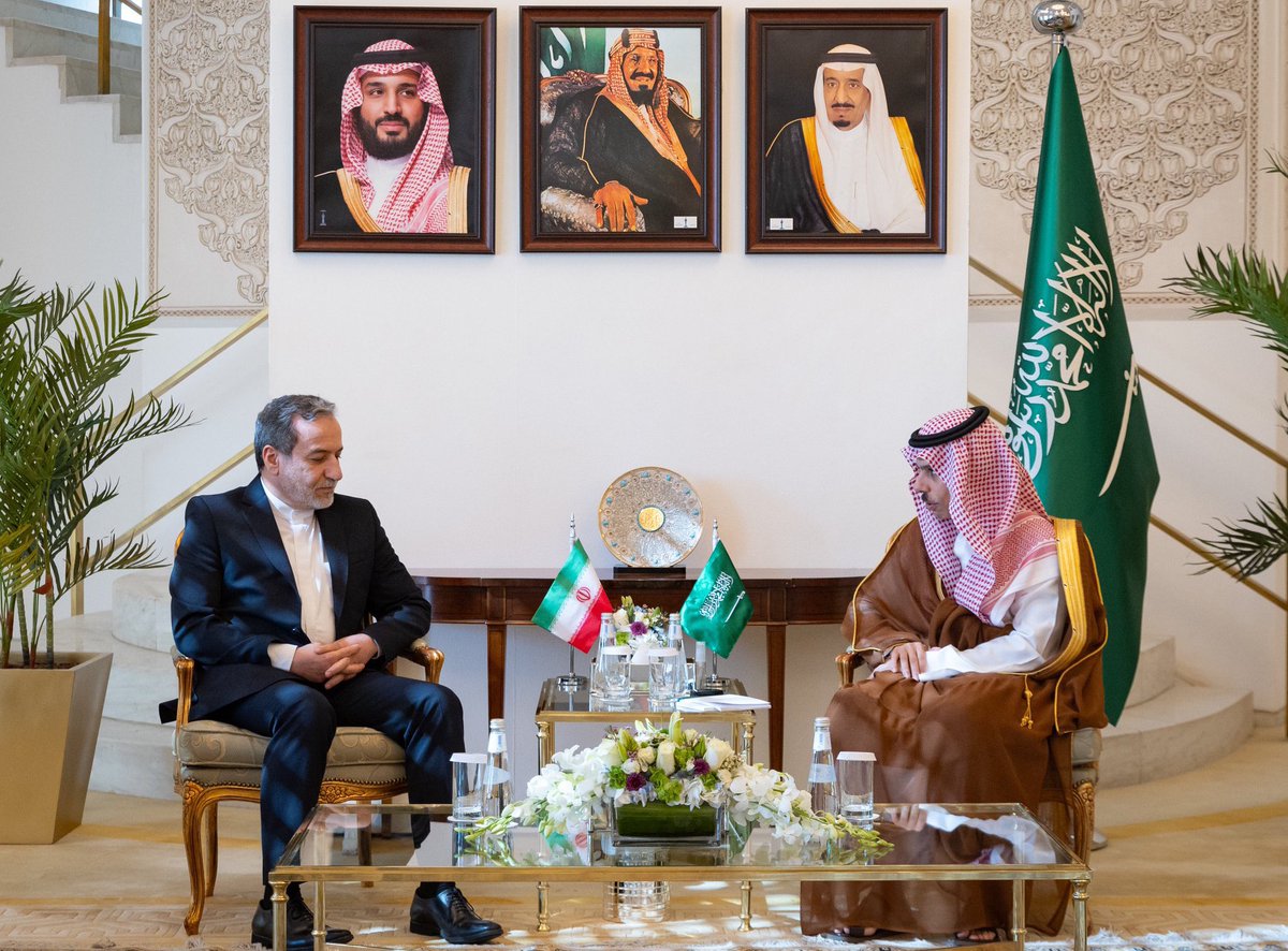 وزير الخارجية السعودي يناقش المحادثات الأمريكية‑الإيرانية مع عراقجي