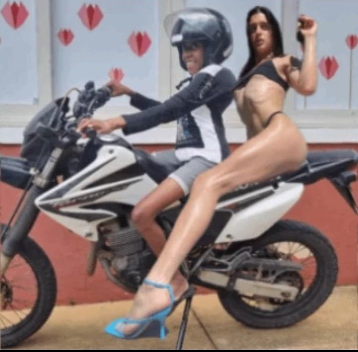 _cumicum's tweet photo. Dios! Acabo de pedir un didimoto y me tocó un hombre tan lindo y con esa tristeza en sus ojos que sólo se ve en el porno gay de Europa del Este. Así me sentía en esa moto https://t.co/63LWkjEqlO