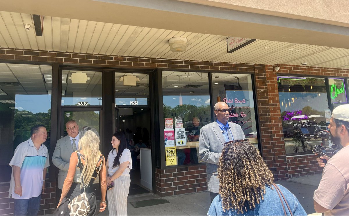 SenDeanMurray's tweet photo. Bored of eating at the same places? Spend your next lunch break or grab dinner for the family at The Pink Fin in Selden. Today’s ribbon cutting was especially significant as NY Met’s legend Doc Gooden made a guest appearance to promote his partnership and Dr. K bowl! https://t.co/GFXodxCe01