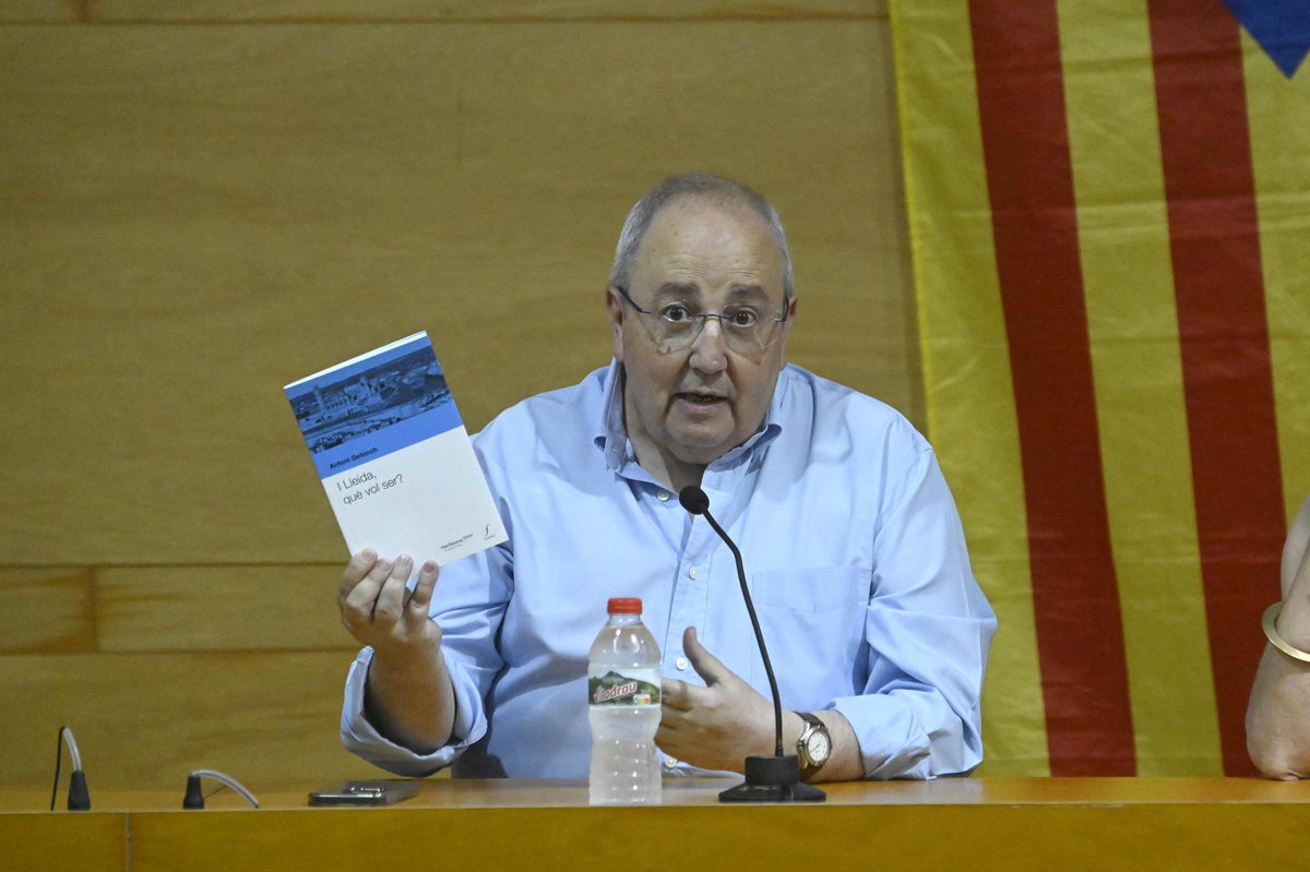Horitzons2050's tweet photo. Avui el president de la Fundació Horitzons 2050, @AntoniGelonch,  ha participat a la xerrada "Quin model de ciutat volem?" a la Sala Jaume Magre de Lleida, amb Mertxe París i Marta Alòs, moderats per Miracle Nadal.
Gràcies @Omnium_LleidaPo i @assembleallei per propiciar el debat https://t.co/XUzXJQuii8