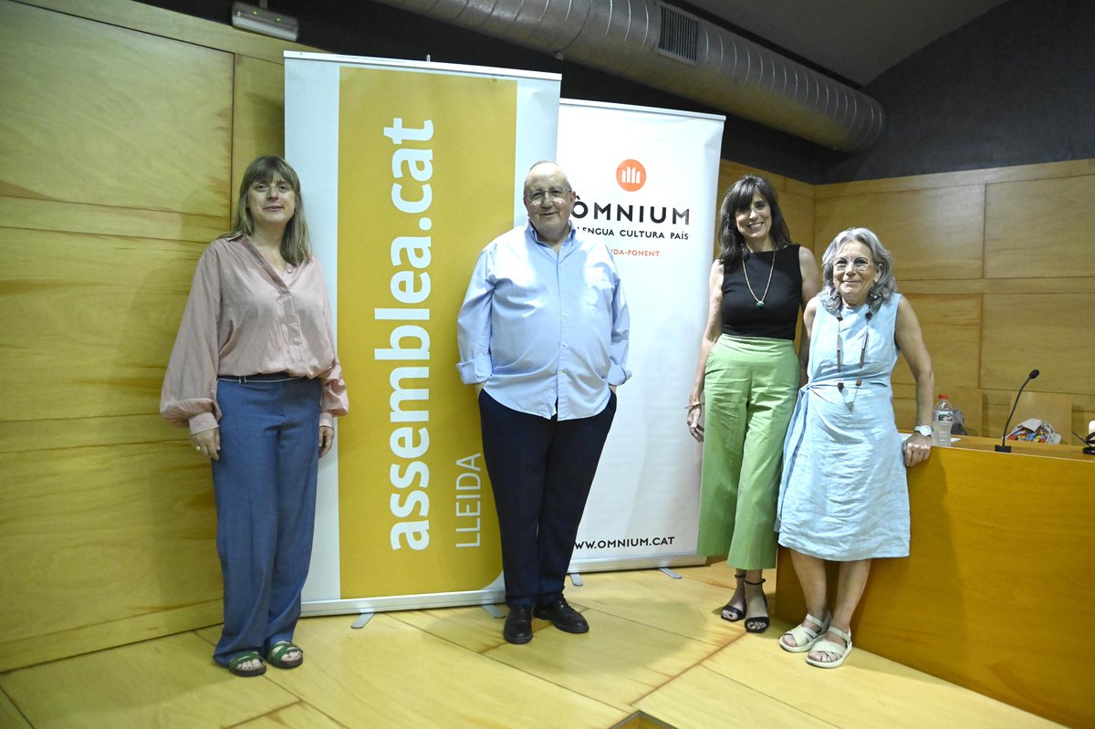 Horitzons2050's tweet photo. Avui el president de la Fundació Horitzons 2050, @AntoniGelonch,  ha participat a la xerrada "Quin model de ciutat volem?" a la Sala Jaume Magre de Lleida, amb Mertxe París i Marta Alòs, moderats per Miracle Nadal.
Gràcies @Omnium_LleidaPo i @assembleallei per propiciar el debat https://t.co/XUzXJQuii8