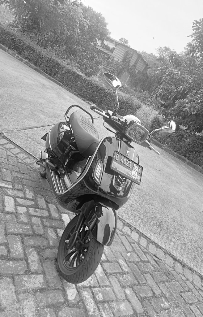 mirror_051's tweet photo. Motor ke 4ku ; setelah merelakan Becky aku akan merawat mu edy 🛵 https://t.co/ugZkx2VBbL