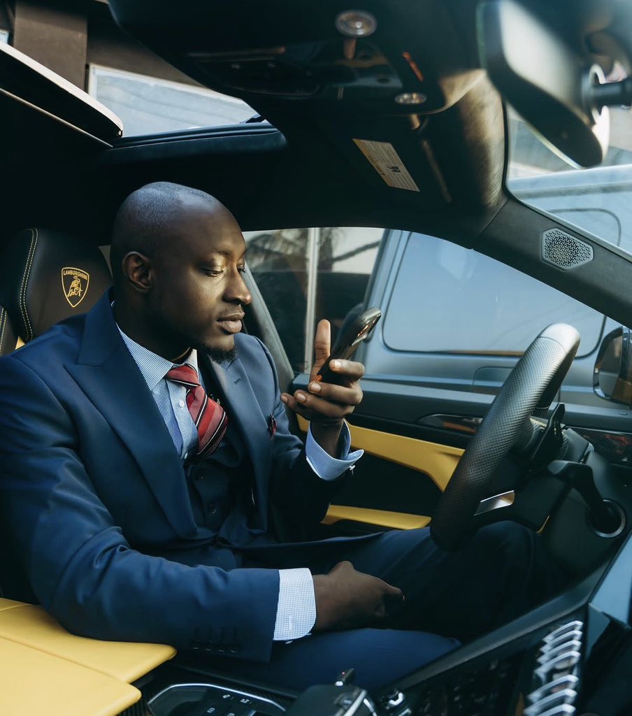 RealObamedia's tweet photo. CARTER EFE ADDS LAMBORGHINI URUS TO GARAGE 😳🚘🔥

Money really dey flow in this industry ooo 😭 https://t.co/LhUXG0iGKq