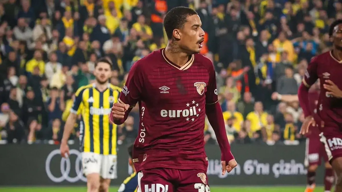 19romulo25's tweet photo. @yescontextfb Maçın 35. Dakikasında Brezilya 35. Liginden gelen Janderson gol atıyor ve maç 1-1 https://t.co/5njoimX0Zw