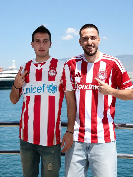 Balance7John's tweet photo. Ειμαι με το μπρο με το μπρο και το μπρο #olympiacosfc https://t.co/Z7KWR5cskx
