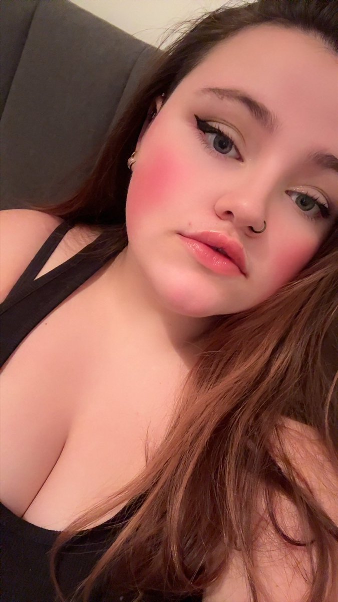 GoddessJade008's tweet photo. Why is it so hard to find a legit paypig/sugar daddy that doesn't ask me to send a fee and isn’t a scam 
#paypig #findom #sugardaddy https://t.co/SvK2uyJeVv