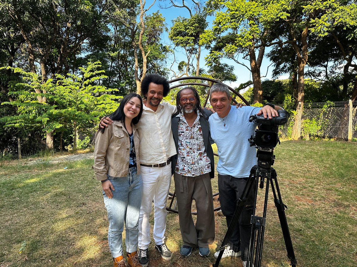 babilakbah's tweet photo. Uma entrevista para a Rede Minas, no programa Agenda.
Foi uma conversa muito interessante sobre a exposição Orienxadigma, na qual eu e Fernando Costa compartilhamos os processos, conceitos e percursos que deram origem a esse trabalho.
A entrevista vai ao ar na próxima semana. https://t.co/dorOUZ0Qpp