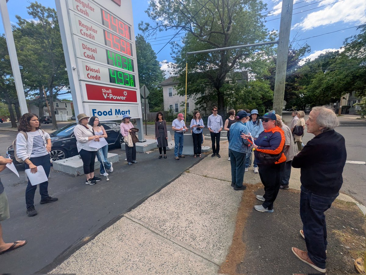 DFANewHaven's tweet photo. One of the best-attended tree removal appeal hearings I've ever seen. In East Rock, naturally. #nhv https://t.co/GC75kqIoMc