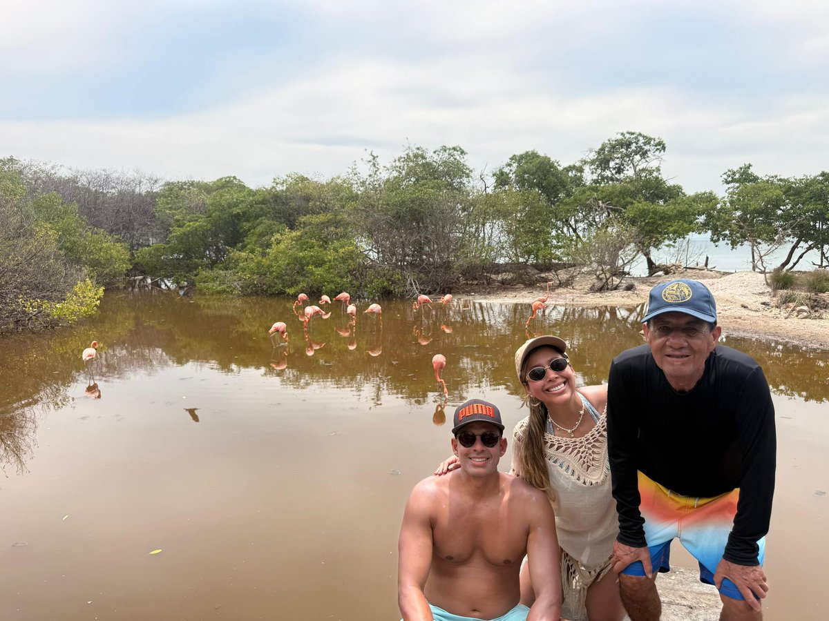 Danielozanortiz's tweet photo. Feliz mes del Padre.
.
.
.
.
.
#junio #papa #playa #brisa #mar https://t.co/3fWgQLhY7z