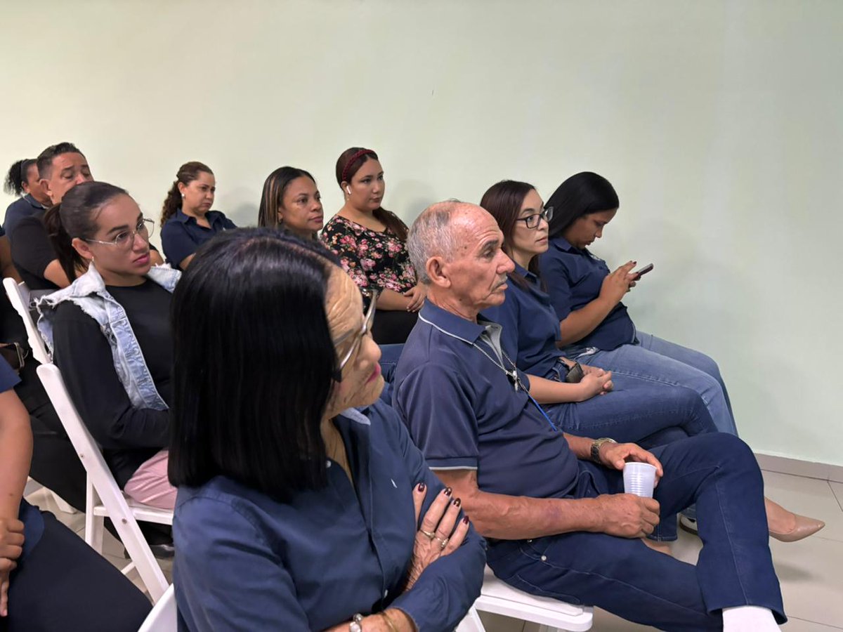 coraamocard's tweet photo. La mañana de hoy, colaboradores de la institución participaron en el taller “Principios Básicos de Género”, impartido por Ana Iris de León, del Ministerio de la Mujer, en nuestro Salón Ing. Manuel Lulo Gitte.

#CORAAMOCA 
#MinisterioDeLaMujer 
#Capacitación 
#EquidadDeGénero https://t.co/rxGKvnFG9l