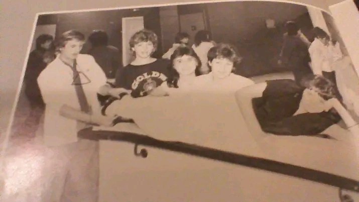 spazzass52's tweet photo. HIGH-SCHOOL ME 😂 https://t.co/5n45YiBD68