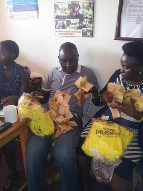 UgandanBy's tweet photo. When NRM wants to buy voters, you will see money of all colors in sacks , boxes etc but when interns need allowances as they save lives that's where money gets lost from 💔 
@MinofHealthUG either pay interns or pay them
#revisetheentiremedicalpolicy https://t.co/QLrAtxt52C
