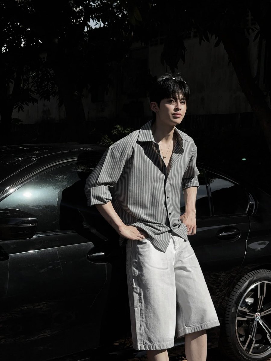 naravsit's tweet photo. Just a quiet afternoon, leaning against the car and letting time pass. https://t.co/mm9P8J9txP