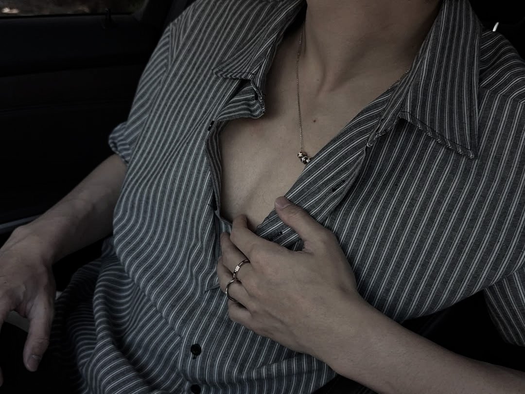 naravsit's tweet photo. Just a quiet afternoon, leaning against the car and letting time pass. https://t.co/mm9P8J9txP