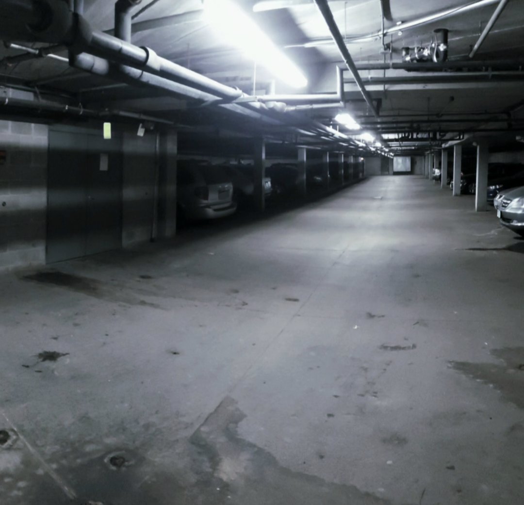 FlyingFishYT's tweet photo. found a garage!! no signs of the car tho :/
left or right?? https://t.co/nKvwjucXAr
