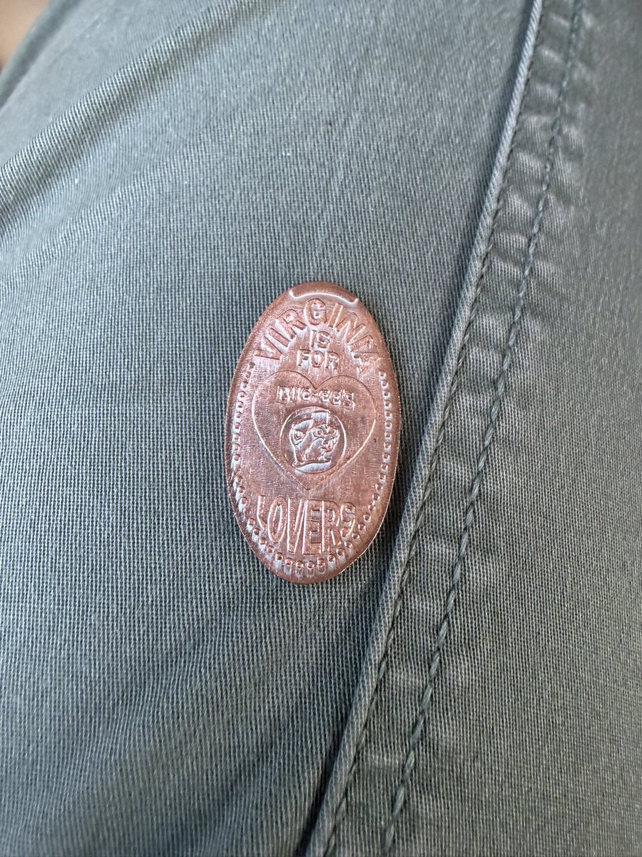 helloitsmilo's tweet photo. i got my first pressed penny and i’m so excited about it!! i’ve had 2 american quarters in my wallet for ages because sometimes we just get american coins as change they’re so similar to ours and they finally came in handy :’) https://t.co/jDqE0wSmD2