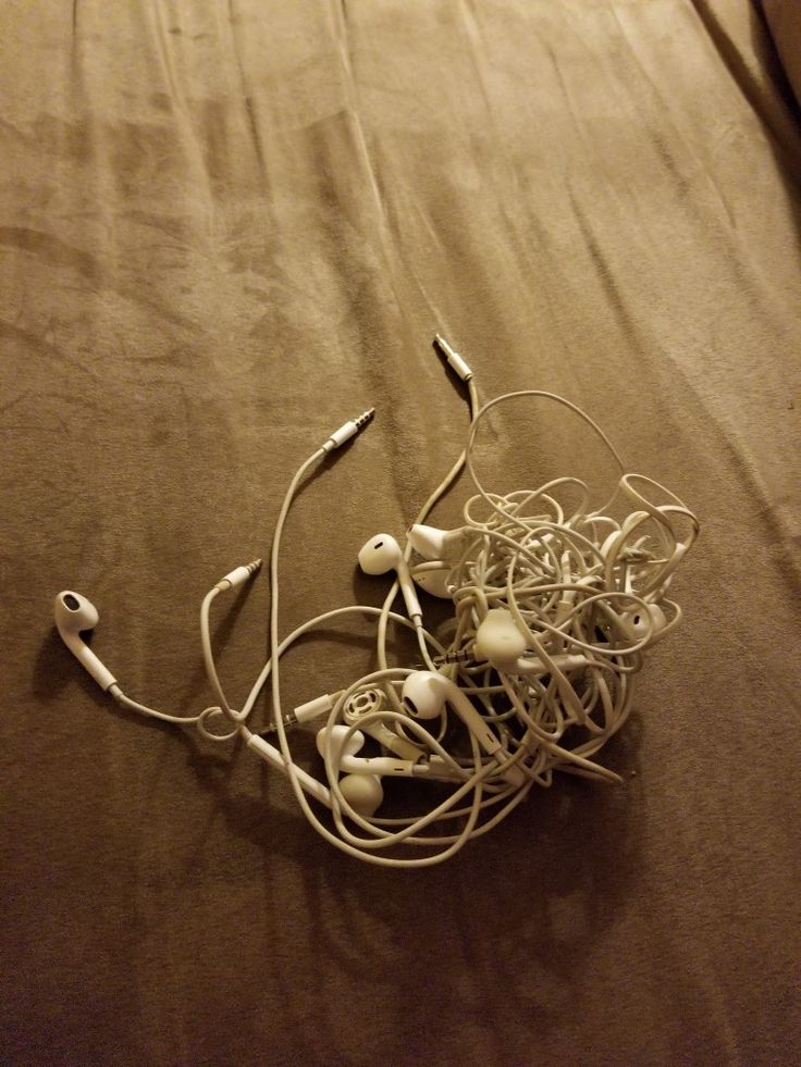 EniolaSNOW's tweet photo. Which one is more frustrating? https://t.co/2dvIutcJhB